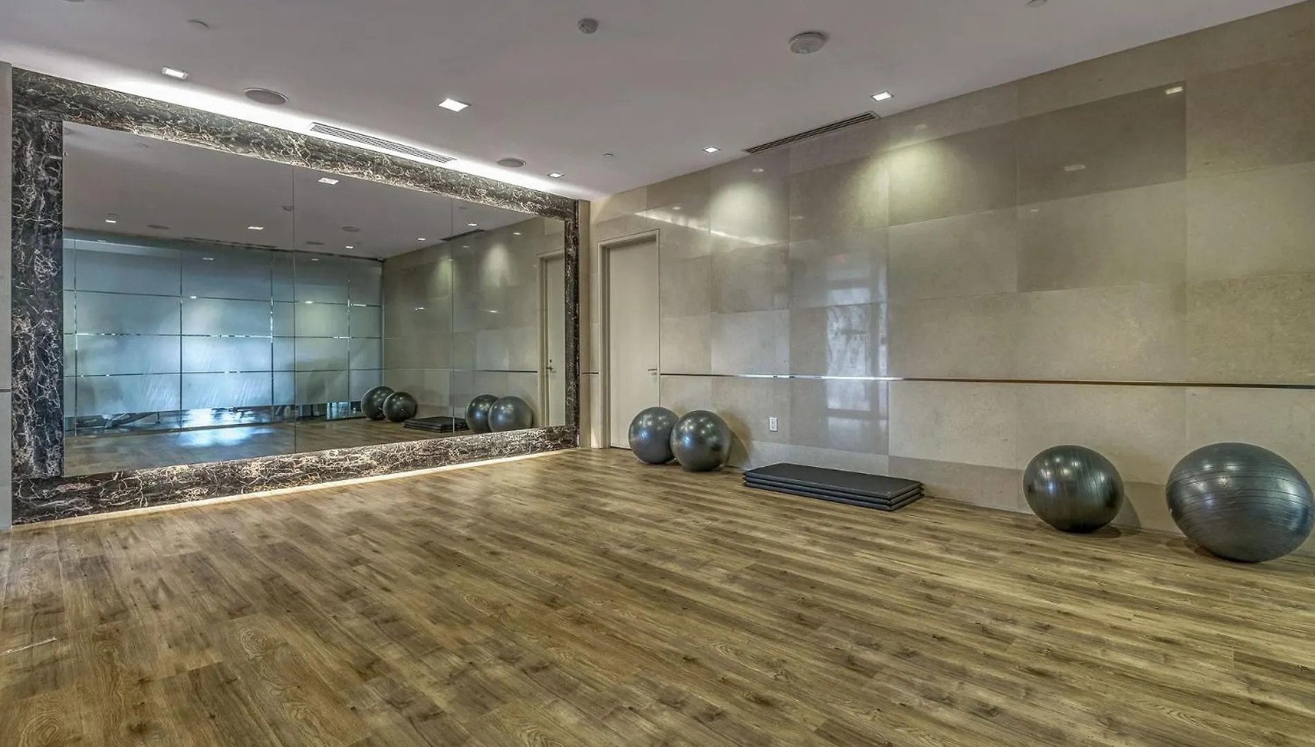 Delta Suites - North York Toronto